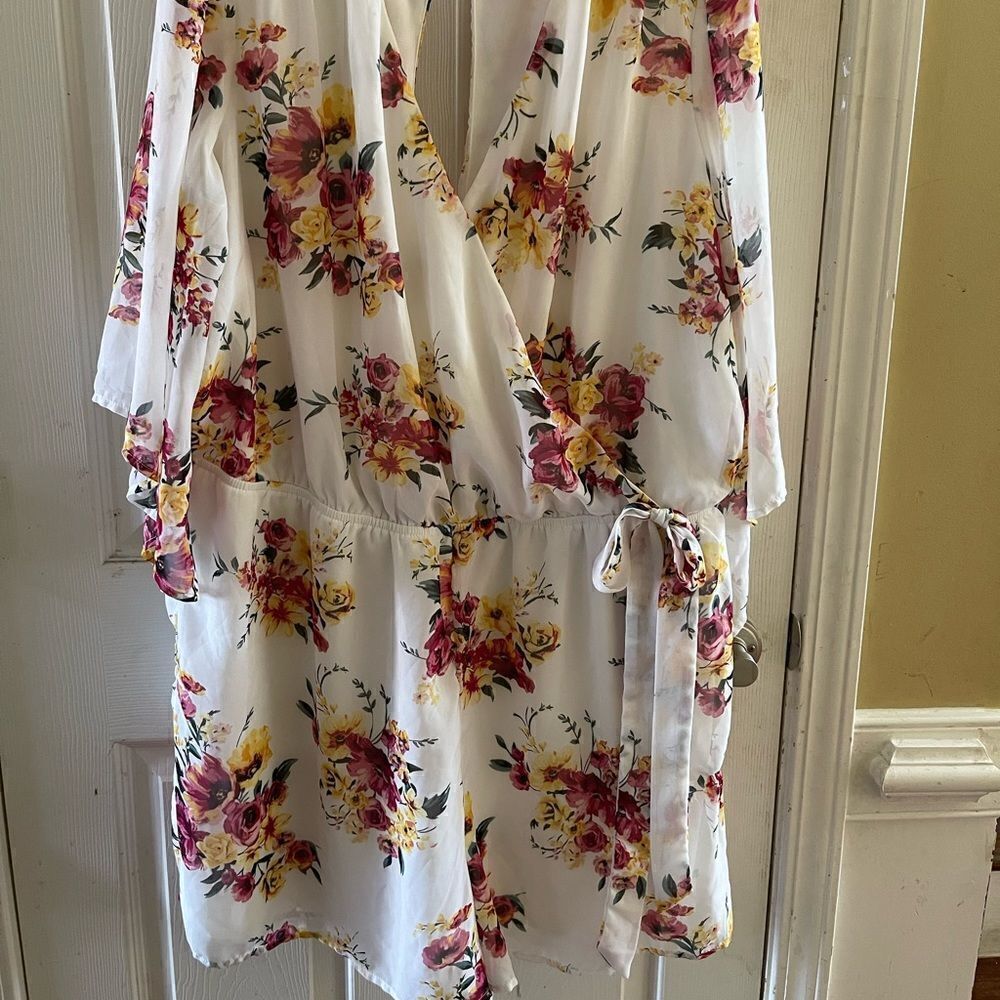 Bailey blue beige floral burgundy,yellow & green Romper fully lined V ne…